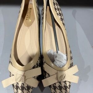 Adorable women’s flats
